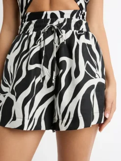 Woman SHEIKE Intuition Linen Short